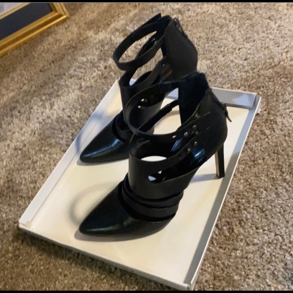 B C B G : Closed Toed Gladiator Heel l.only wore one time for a few hours